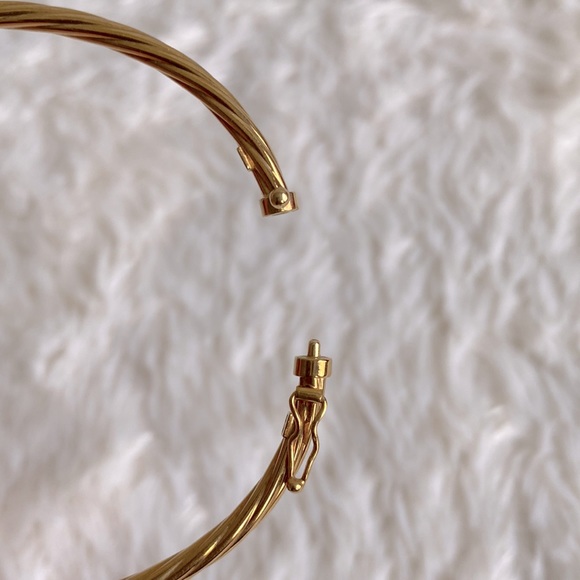 10K Yellow Solid Gold Twist Hinge Bangle Bracelet - Picture 4 of 11